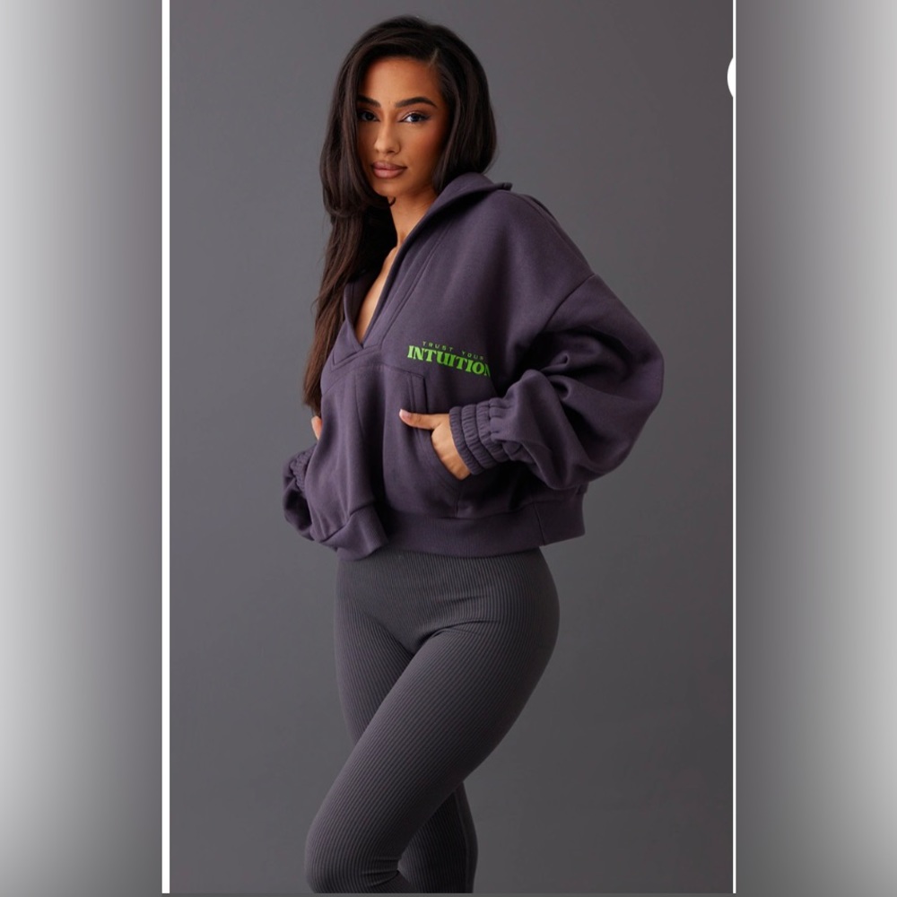 Pretty Little Thing Petite Charcoal Cropped Sweatshirt
